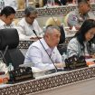 Menhub Dudy (tengah) di gedung DPR