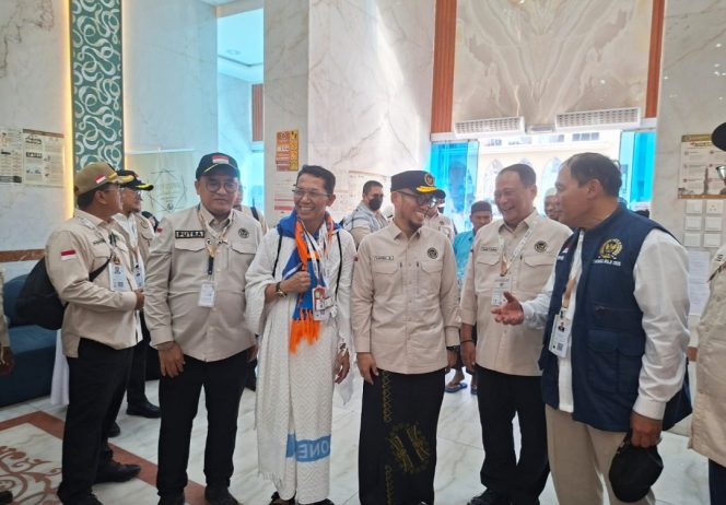 
 Tinjauan jemaah haji Indonesia oleh anggota DPR di Mekah