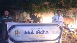 Penyerahan hewan kurban secara simbolis oleh HIS