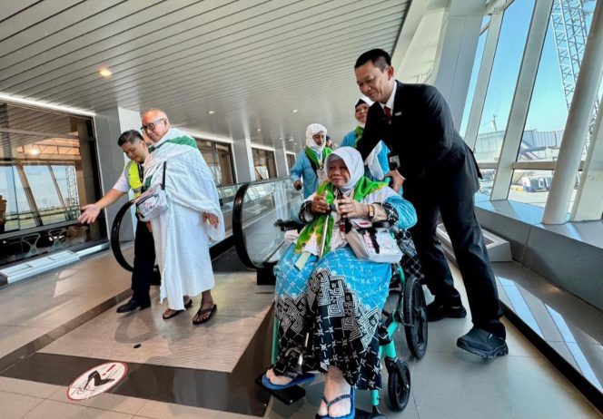 
 Jemaah haji Indonesia di Bandara InJourney Airports