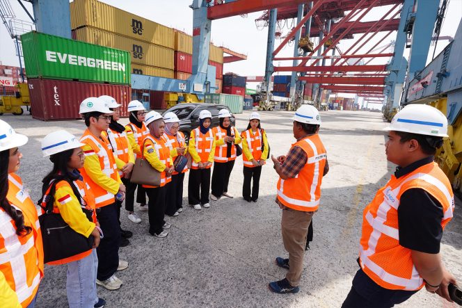 
 Kunjungan langsung ke Terminal Operasi 3 IPC TPK