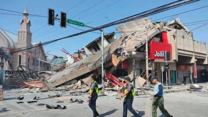 
 Gempa bumi dahsyat berkekuatan magnitudo 7,8 mengguncang wilayah lepas pantai Pulau Mindanao, Filipina, pada pagi hari, 8 Juni 2026. Foto: New Straits Times.