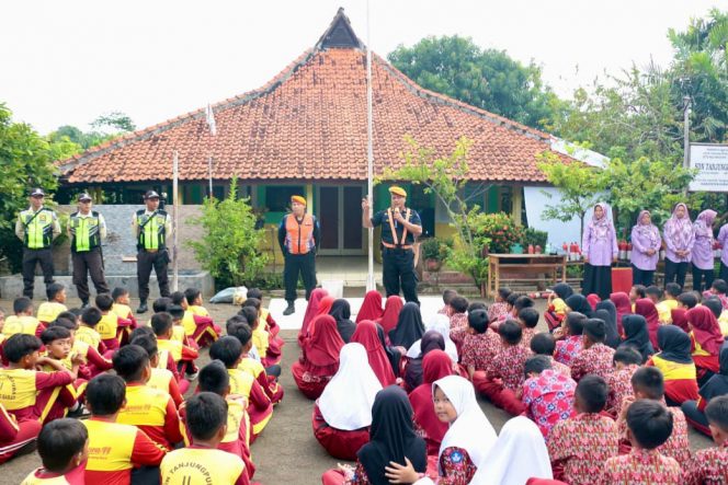 
 Jelang Libur Sekolah, KAI Daop 1 Jakarta Ajak Guru dan Orang Tua Cegah Pelemparan Kereta Api: Bukan Kenakalan, Tetapi Tindak Pidana yang Mengancam Nyawa