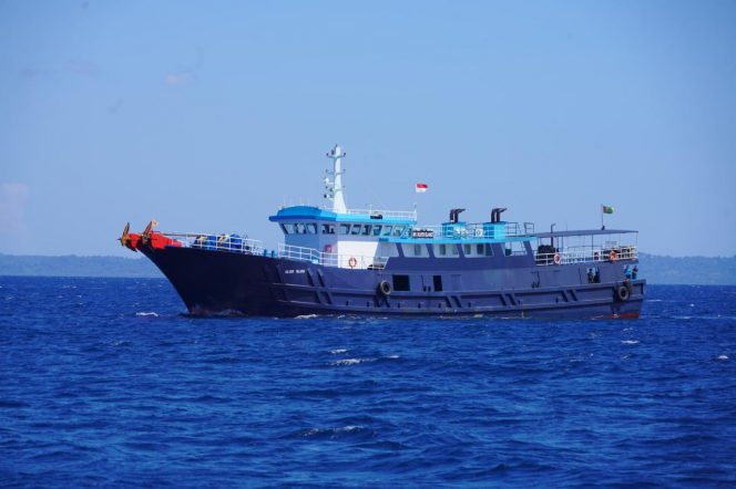 
 Kementerian-KP Tangkap Kapal Asing Pengangkut 1,2 Ton Ikan Napoleon Ilegal