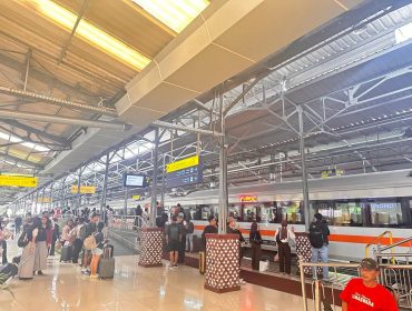 Suasana ramai penumpang kereta api. (Ist)