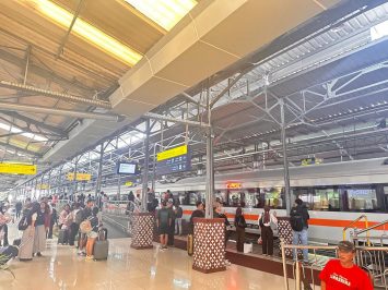 Suasana ramai penumpang kereta api. (Ist)