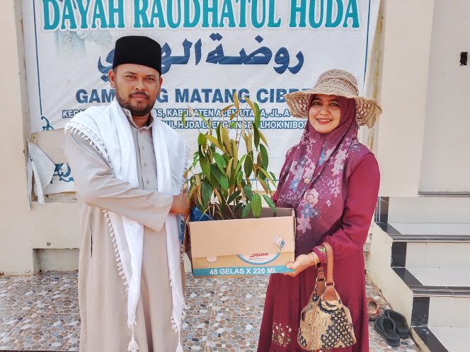 
 BFLF Serahkan Bibit Durian Unggul untuk Dukung Kemandirian Ekonomi Dayah di Aceh Utara
