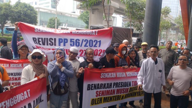 
 Desak LMKN Dibubarkan, Ratusan Musisi Kepung Kementerian Hukum