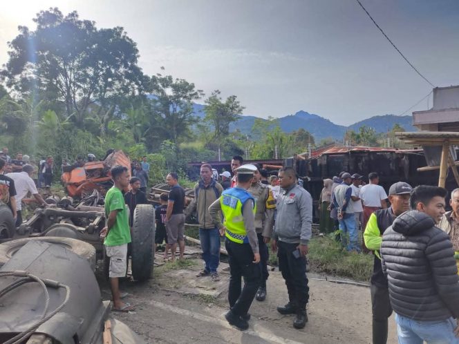 
 Rem blong, Diduga Hilang Kendali, Truk Fuso Bermuatan Semen Tewaskan Lansia di Timang Gajah