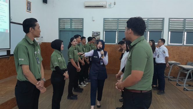 
 KAI Services Tingkatkan Kualitas Layanan, Praja Praji Loko Café Yogyakarta Dibekali Pelatihan Komunikasi