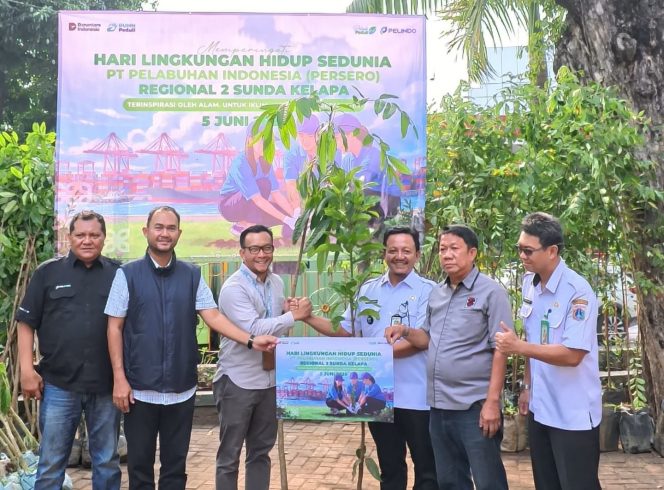
 Pelindo Regional 2 Sunda Kelapa Perkuat Program Kampung Iklim Lewat Penanaman 250 Bibit Pohon