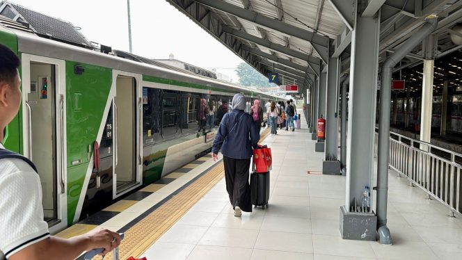
 KCIC Buka Loket dan Mesin Tiket Whoosh di Hall KA Feeder Stasiun Bandung, Pembelian hingga Refund Makin Mudah