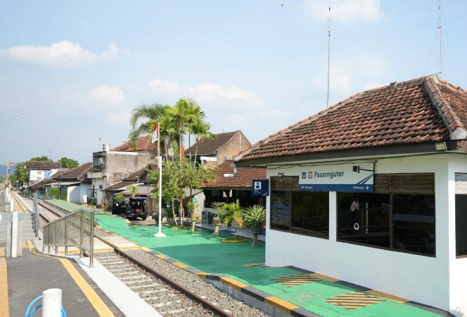 
 Naik KA Rp4.000 ke Stasiun Pasarnguter, Wisatawan Bisa Menikmati Jamu Tradisional Khas Nguter