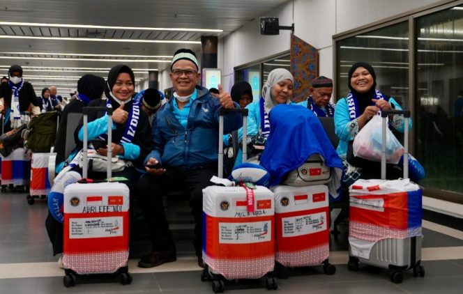 
 Jemaah haji sumringah setiba di Bandara Soekarno-Hatta