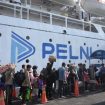 Penumpang kapal PELNI