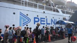 Penumpang kapal PELNI