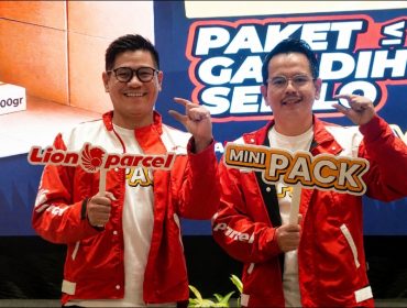 Chief Marketing Officer Lion Parcel Kenny Kwanto (kiri) bersama Chief Retail Officer Lion Parcel Febri Andika (kanan) di Jakarta (4/6/2026).
