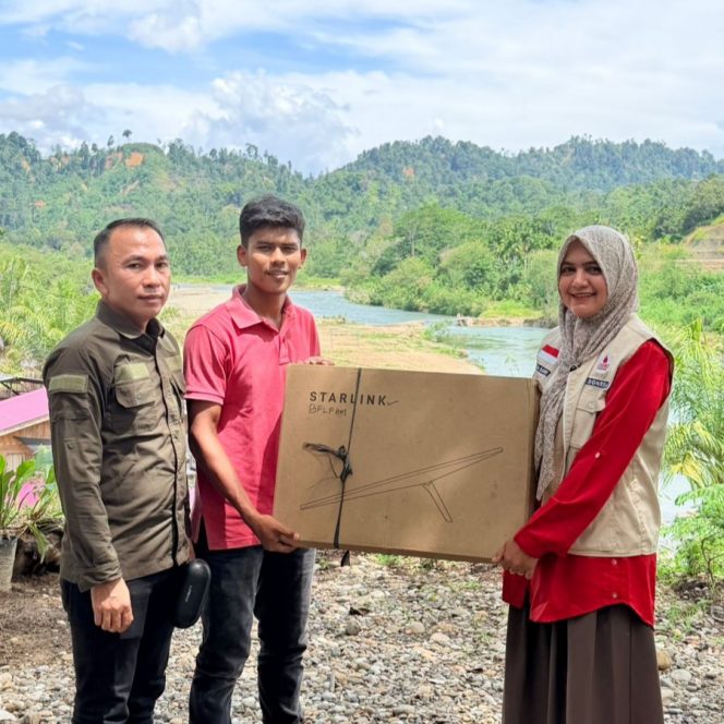 
 BFLF Serahkan Bantuan Starlink untuk Dukung Digitalisasi Wisata Pante Bahagia Paya Bakong