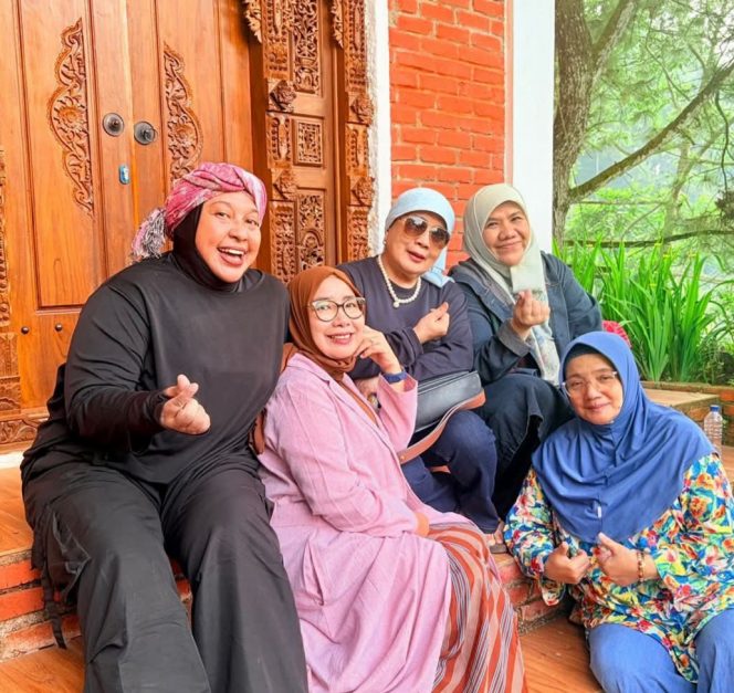 
 Catatan Halimah Munawir: Sehari Bersama Para Penyair Perempuan