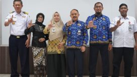 Kepala KSOP Cirebon bersama perwakilan 3 lembaga pendidikan