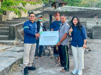 Penyerahan simbolis bantuan ASDP untuk Desa Adat Bali