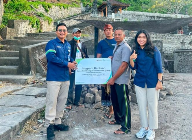 
 Penyerahan simbolis bantuan ASDP untuk Desa Adat Bali