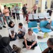 Direktur SDM ASDP berbincang dengan keluarga korban insiden KMP Aceh Hebat 2