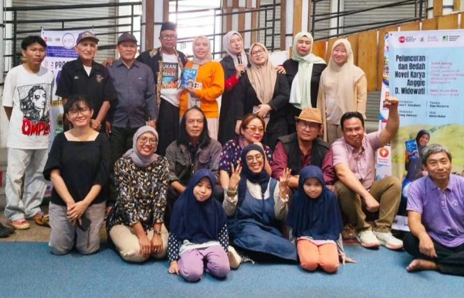 
 Bedah Novel di Distrik Gintung Bahas Cinta, Perjuangan, dan Ruang Literasi