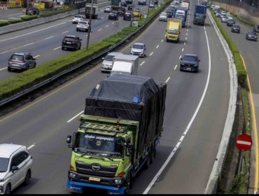 Angkutan Barang di Jalan Tol
