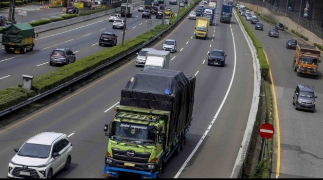 
 Angkutan Barang di Jalan Tol