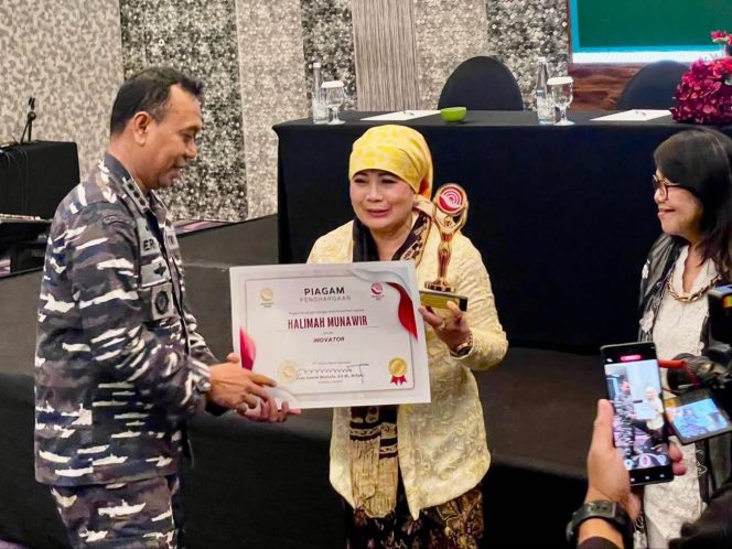 
 Halimah Munawir Raih Penghargaan Kategori Inovator pada HUT PT Majmu Musti Sundaya