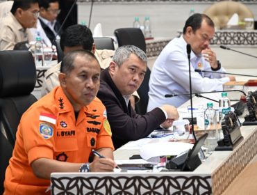 Menhub di Gedung DPR