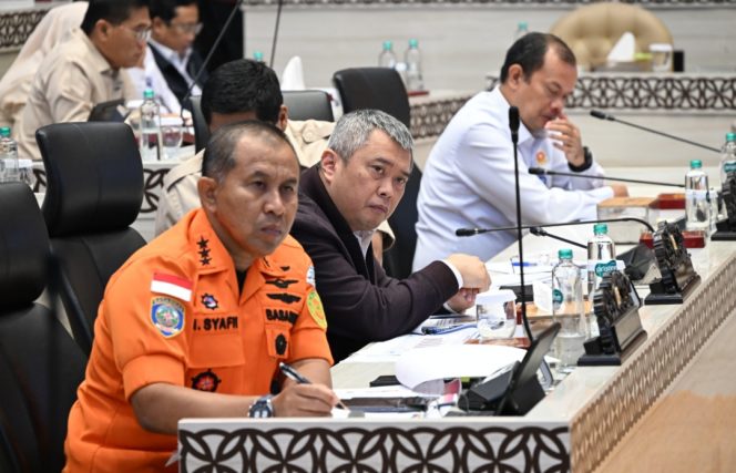 
 Menhub di Gedung DPR