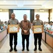 Menhub Dudy di sela pemberian penghargaan