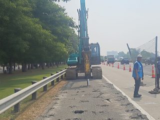 Ruas jalan tol Jagorawi tengah perawatan