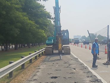 Ruas jalan tol Jagorawi tengah perawatan