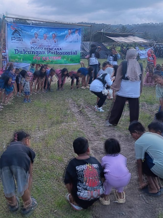 
 Trauma Healing dan 2.000 Paket Bantuan Warnai Aksi PSI Peduli di Lembantongoa