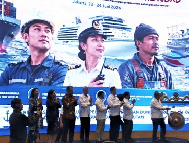 Wamenhub memukul gong, buka Maritim Career & Industry Expo 2026