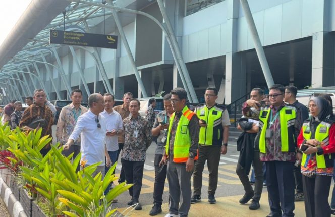 
 Peninjauan Bandara Husein Sastranegara, Bandung