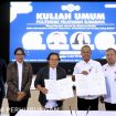 Para pembicara di Poltekpel Surabaya