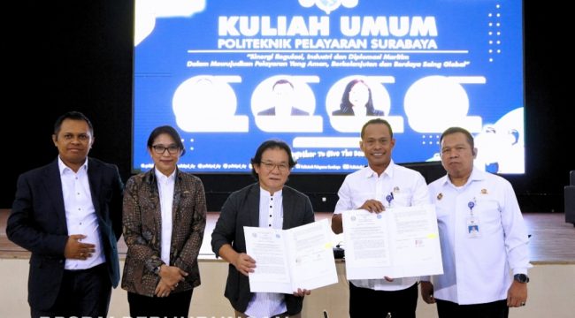 Para pembicara di Poltekpel Surabaya