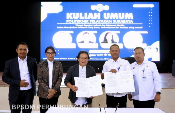 
 Para pembicara di Poltekpel Surabaya