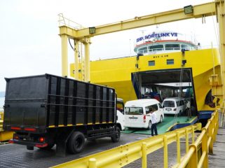 Suasana di Pelabuhan Penyeberangan Ketapang