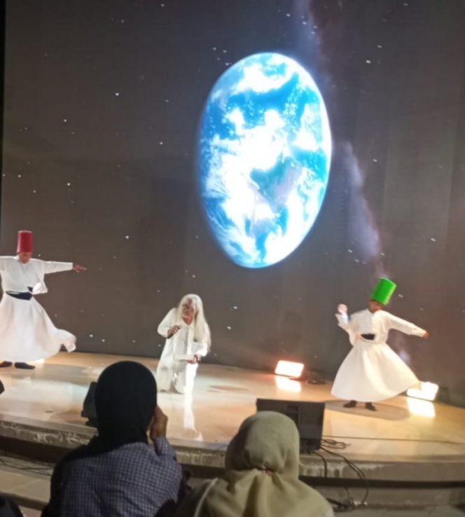 
 Penyair Jakarta Imam Maarif Hipnotis Penonton PPN XIV Aceh, Puisi Berpadu Harmonis dengan Tarian Sufi