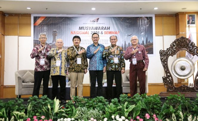 
 Dirjen Hubud (tengah) di Munas IABI