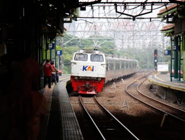 Kereta Api. (Ist)