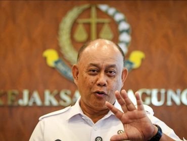 Kepala Badan Gizi Nasional (BGN) Dadan Hindayana menyampaikan keterangan kepada wartawan usai bertemu dengan Jaksa Agung ST Burhanuddin di Gedung Kejaksaan Agung, Jakarta, Selasa (17/3/2026). Foto: Aditya Pradana Putra/ANTARA FOTO