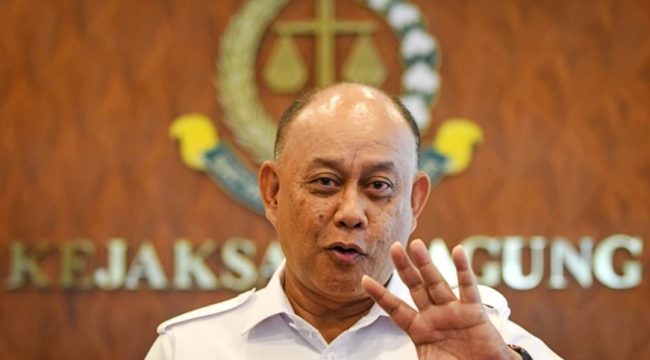 Kepala Badan Gizi Nasional (BGN) Dadan Hindayana menyampaikan keterangan kepada wartawan usai bertemu dengan Jaksa Agung ST Burhanuddin di Gedung Kejaksaan Agung, Jakarta, Selasa (17/3/2026). Foto: Aditya Pradana Putra/ANTARA FOTO