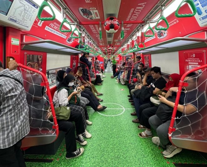 
 KAI Commuter dan Coca-Cola Hadirkan Instalasi Tematik FIFA World Cup 2026 di KRL