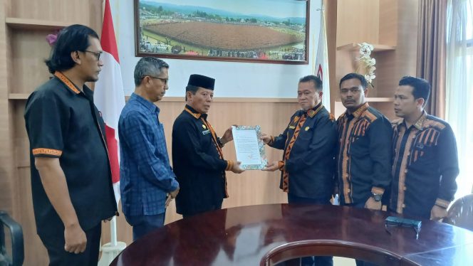 
 Pilih Mundur di Tengah Polemik Keluarga, Nevirizal: Demi Menjaga Integritas dan Kepercayaan Masyarakat